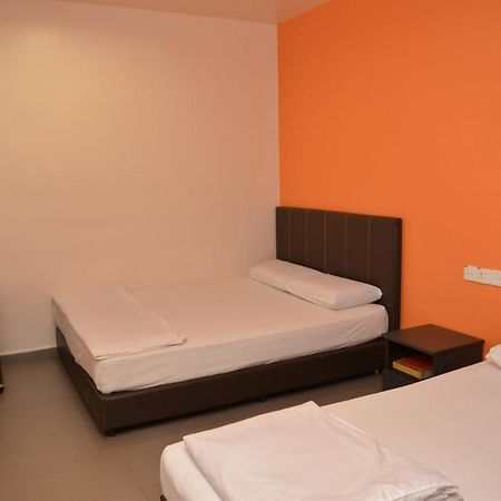 Gf Wonderful Hotel Pontian Kecil Exteriör bild